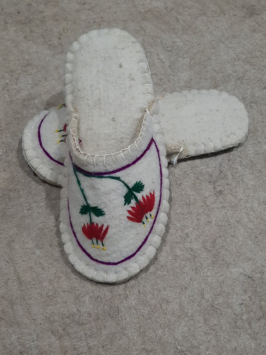 پاپوش نمدی زنانه