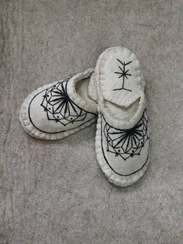 پاپوش نمدی زنانه