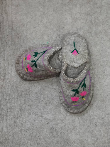 پاپوش نمدی زنانه