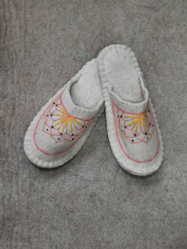 پاپوش نمدی زنانه